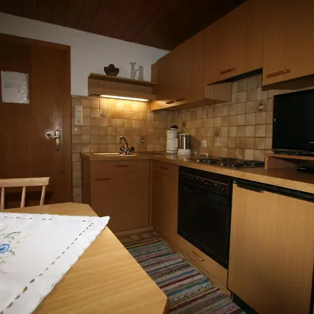 Schusterhaeusl-1 By Interhome Daire *